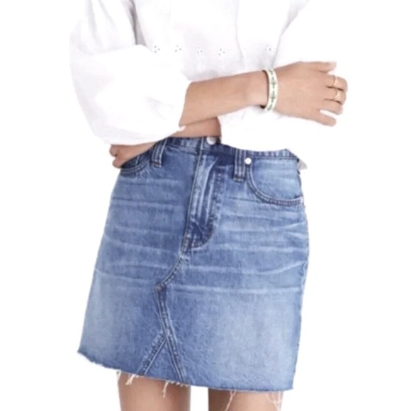 Madewell Rigid Denim A-Line Mini Skirt Size 27 US 4 Pockets Cotton Frayed Hem - Picture 2 of 12